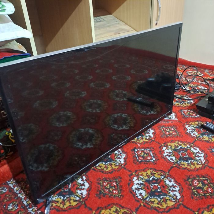 Sony PlayStation 4 va Televizor