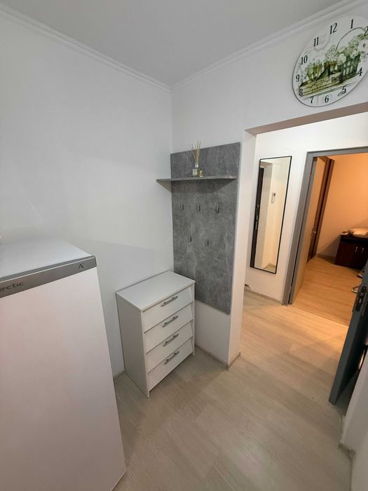 Metrou 1 Decembrie - 2 Camere - Decomandat - Renovat & Anvelopat - AC