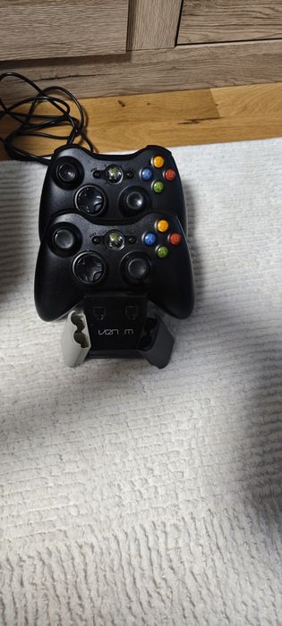 Xbox 360 250gb, kinect сензор, 2 джойстика и 30 игри