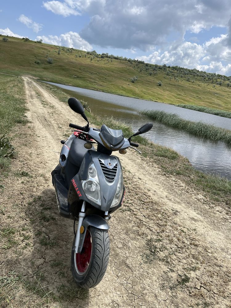 vand scuter 50cc nu stiu ce are