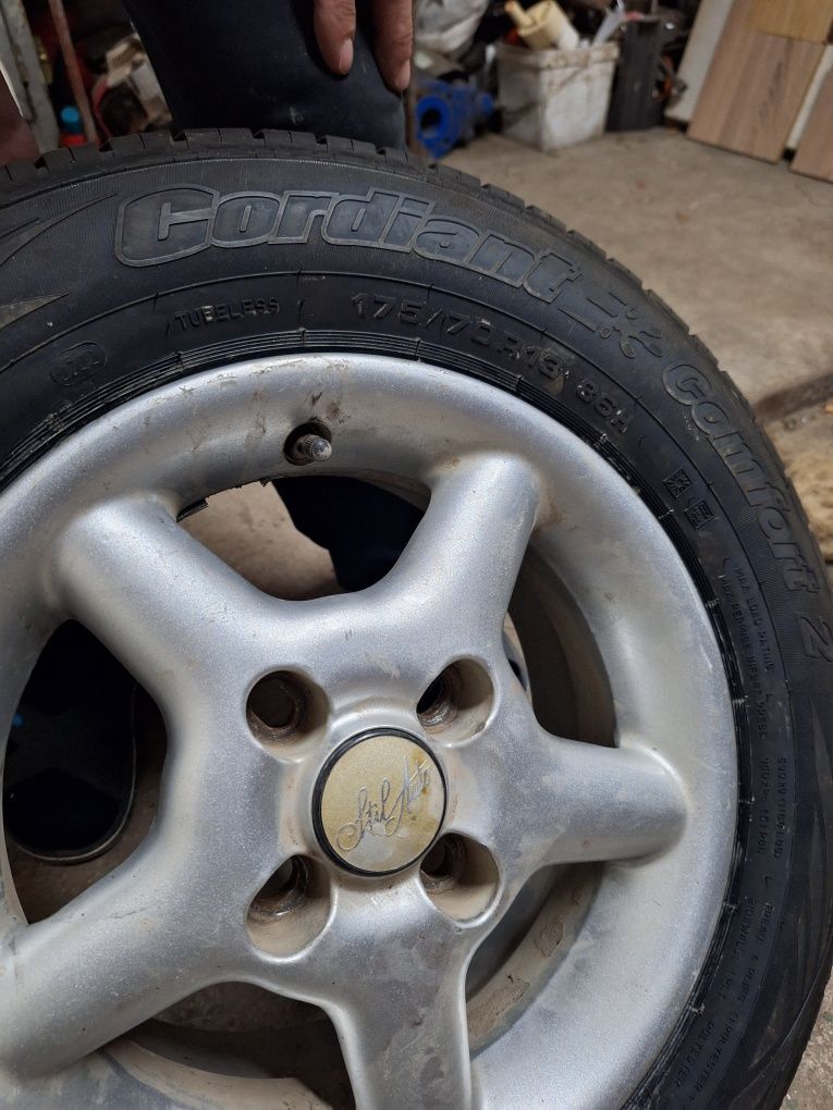 Чисто нови гуми и втора употреба джанти