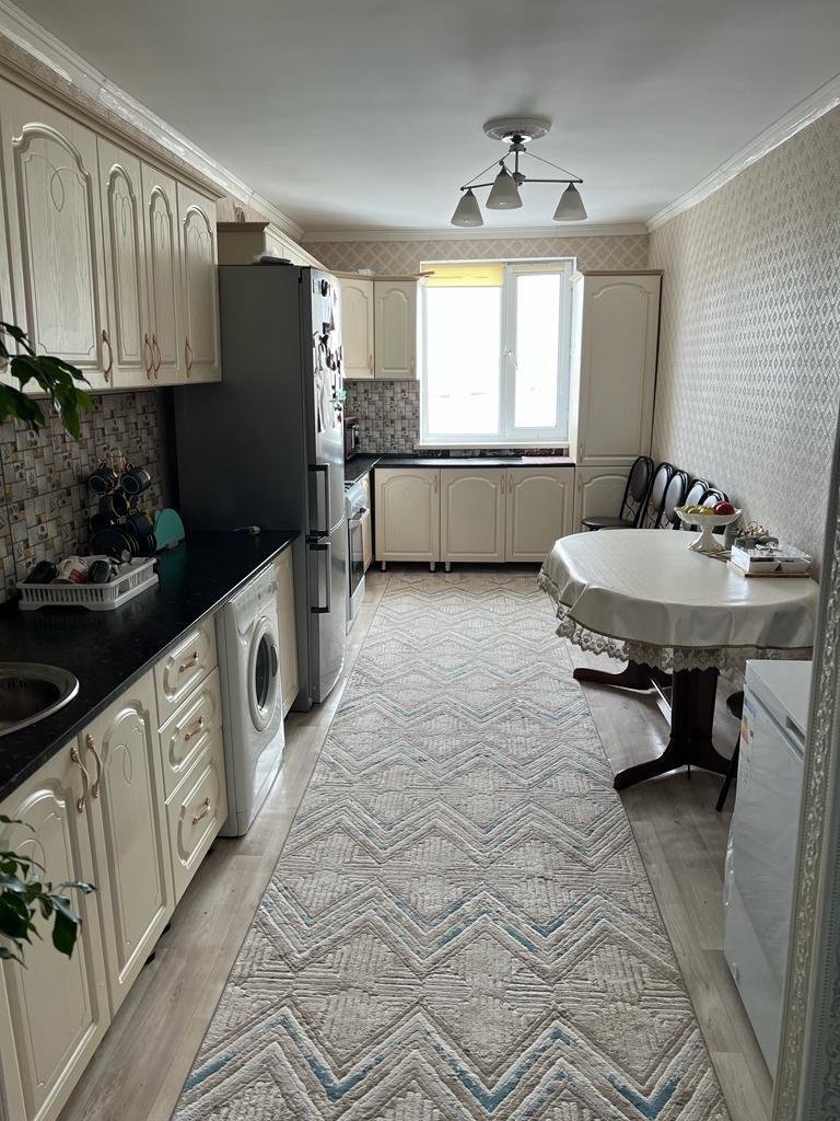 Срочно!!! Продам 3 к.кв 
Р-он 12-мкр  9/9 этаж 
кирпич, 2005 год .пост