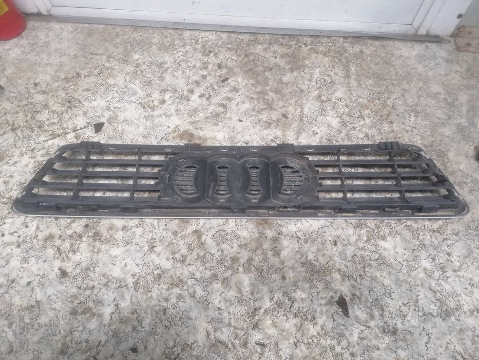 Решетка с емблема  за Ауди А6 / Audi A6 след 1997г