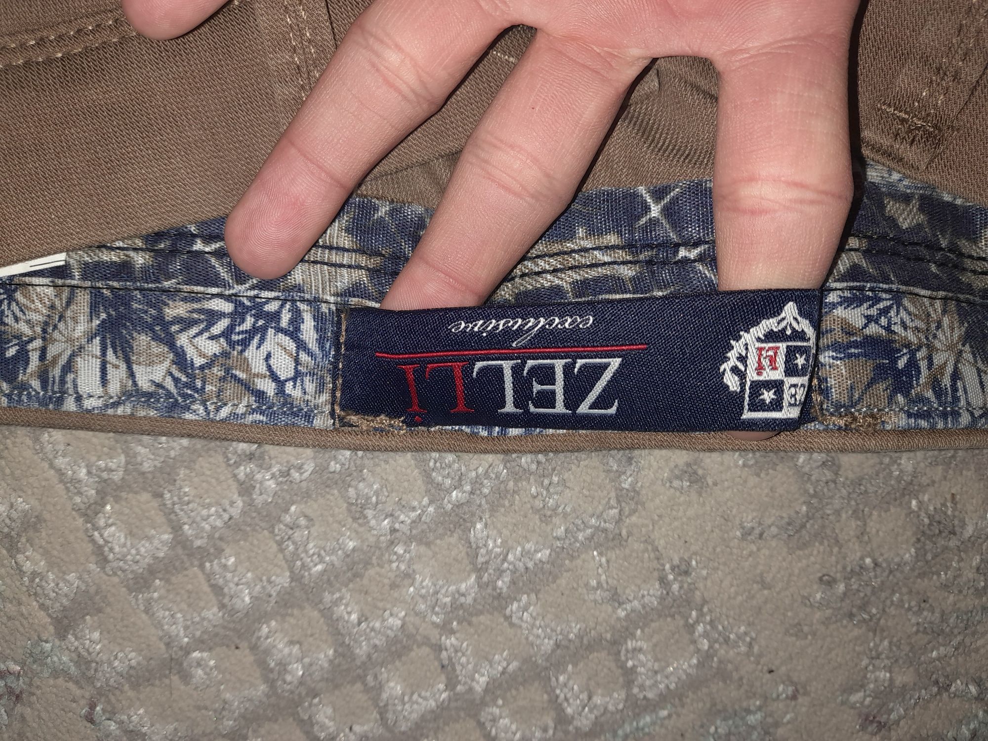 Продаю 2 пары брюк за цену однрй