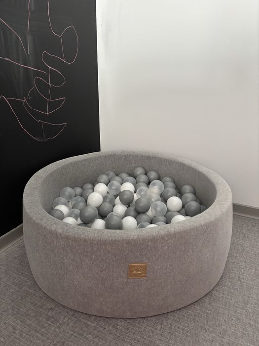 Басейн с топки за игра