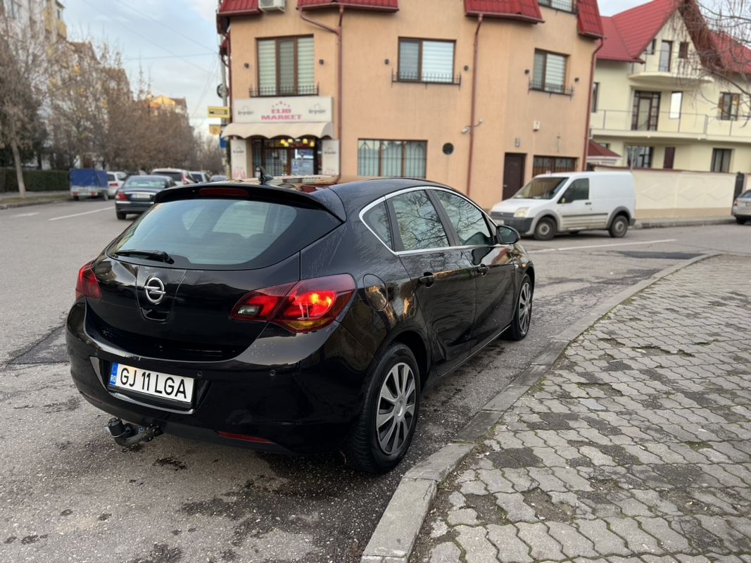 Opel Astra masina ruleaza si functioneaza foarte bine