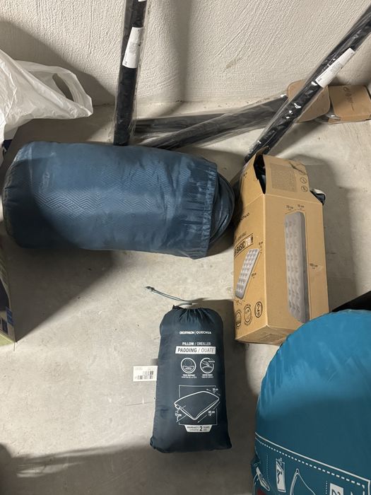 Палатка, спален чувал, надуваем дюшек и термо падинг