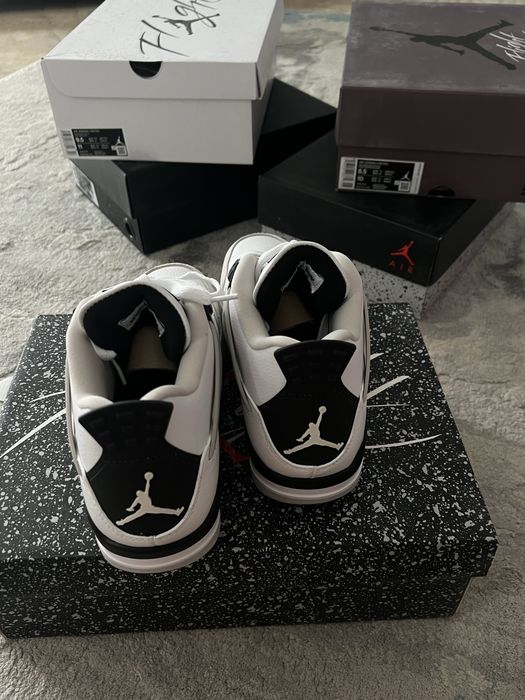 Jordan Retro 4 Military Black