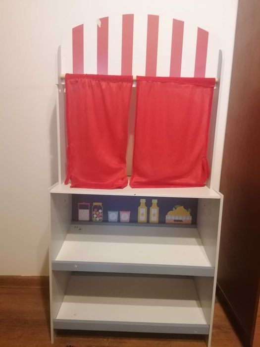 Teatru de păpuși și "piață" cu 4 marionete