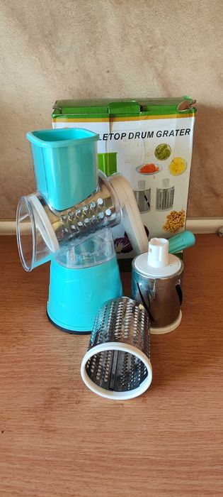 Коледни камиончета, чаши или подаръци