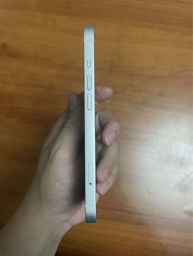 Продаю Айфон 13 128gb