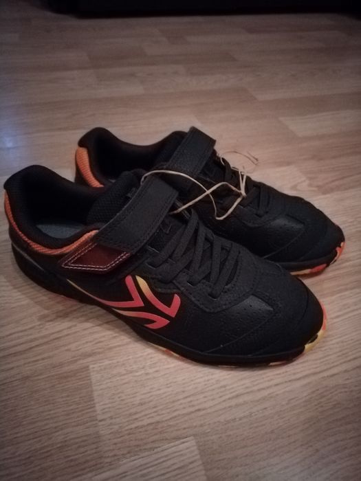 Нови спортни обувки от Декатлон 39 номер