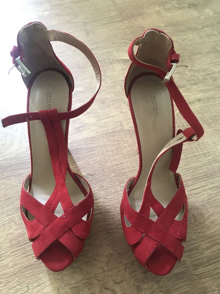 Обувки Zara.
