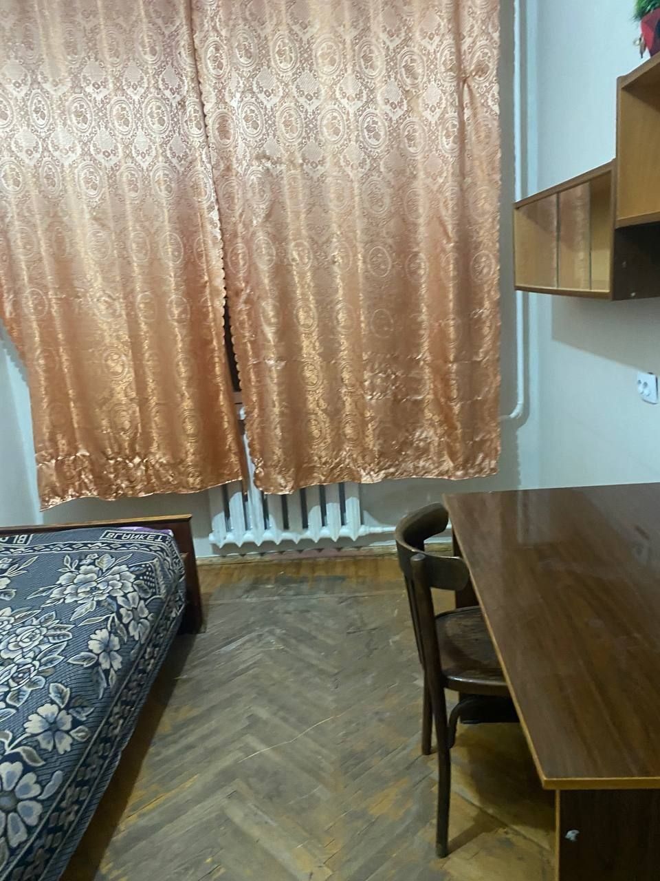 Аренда 
3/3/4
С мебелью техникой 

Цена 400у.е
Семейным