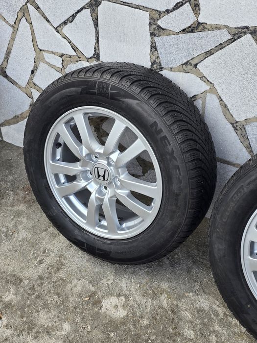 16" 5х114.3 оригинални джанти със зимни гуми 215/60/16 за Хонда Акорд