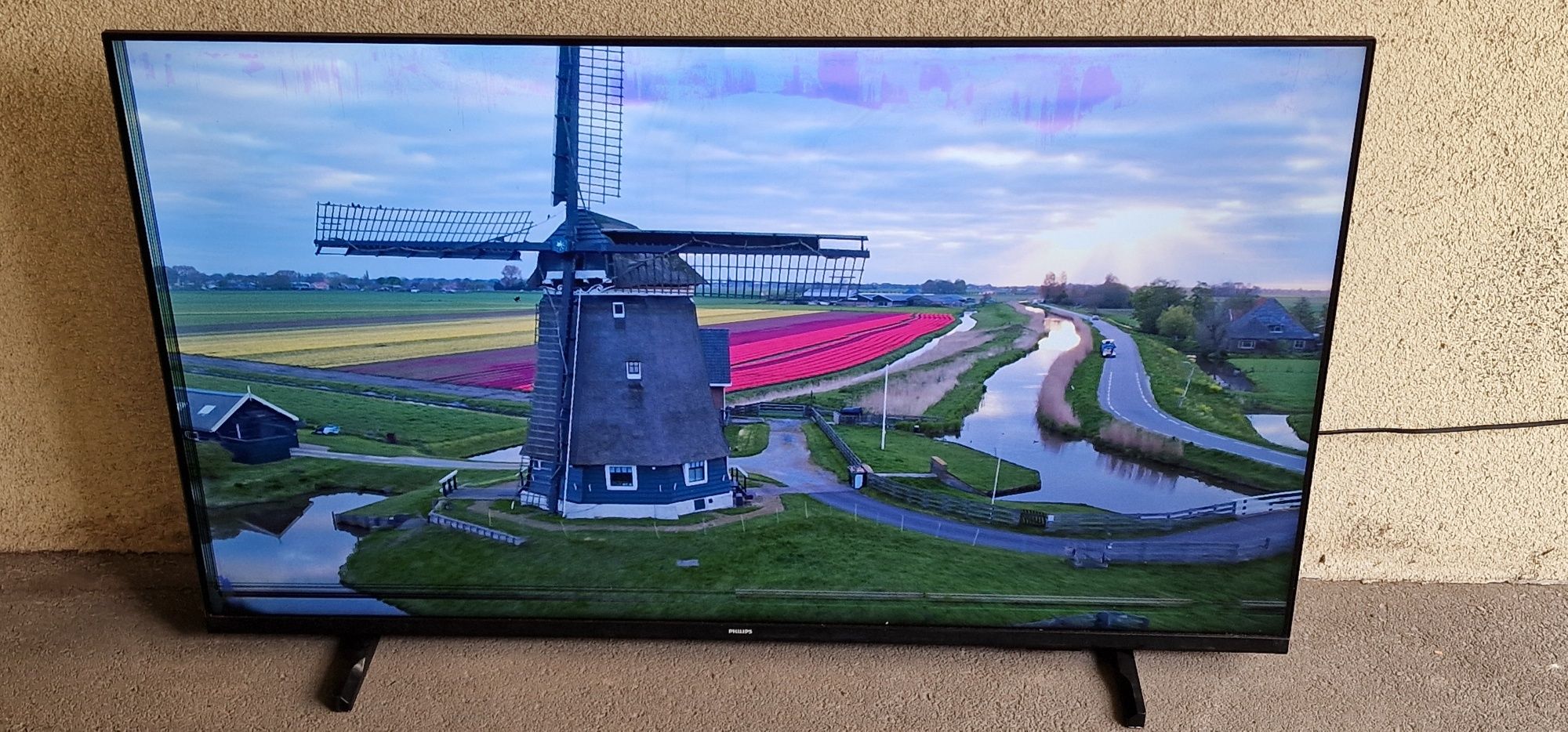Smart TV Philips 50" с дефекти