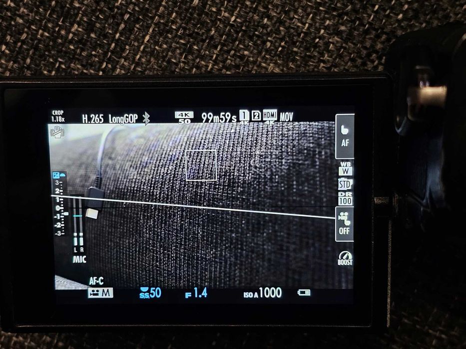 Fujifilm X-T4, 3 батерии, зарядно и 2 SD карти Самсунг