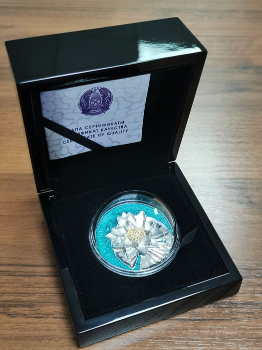 Серебряная монета AQ TUŃǴIYQ (Кувшинка белая) 3D - Казахстан