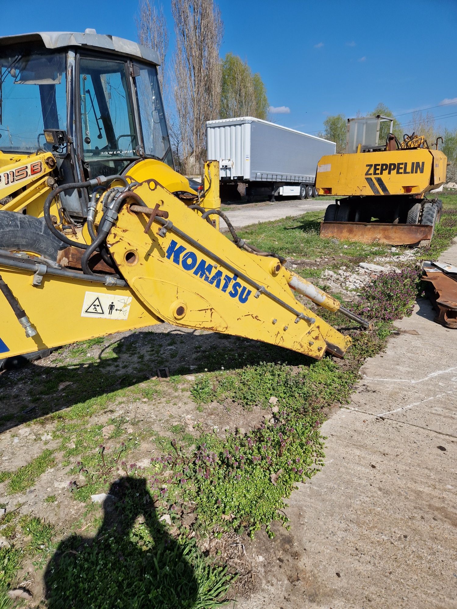 Dezmembrez Buldoexcavator  Komatsu WB 93R5 An 2008 braț  telescopic