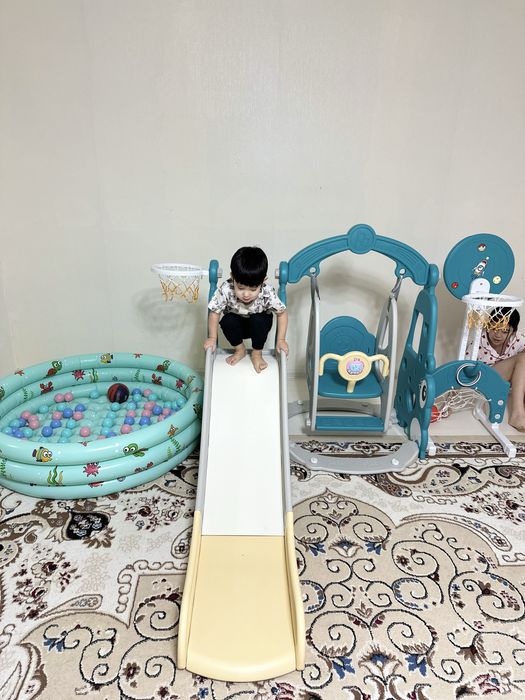 Горка, качеля, бассейн шарами