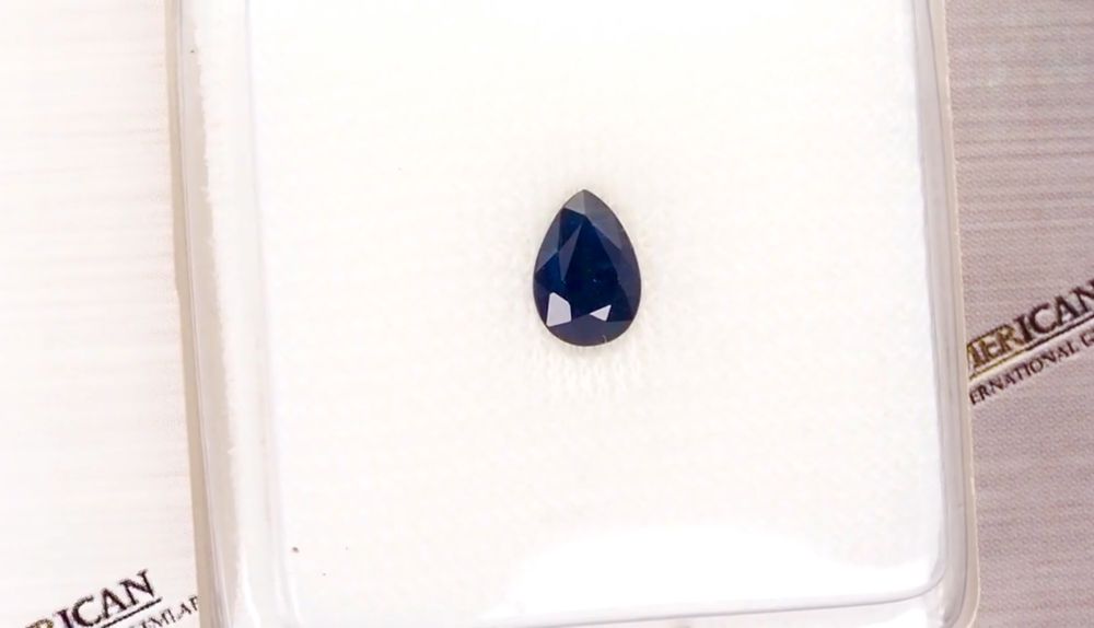 Safir natural 1.8ct cu certificat , albastru inchis Madagascar / aur