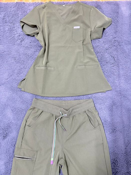 Costum medical olive