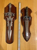 Два къси декоративни меча за стена