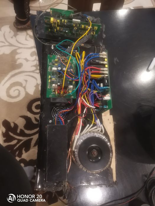 мощен кросоувър за субуфер и вграден усилвател