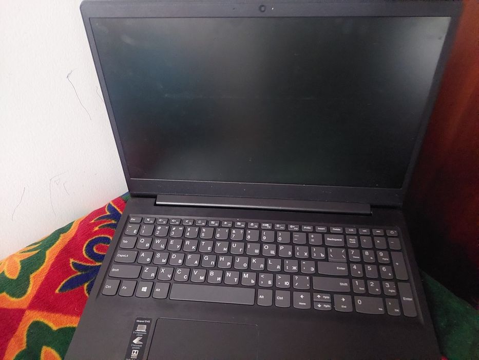 Lenova ноутбук сытылады.