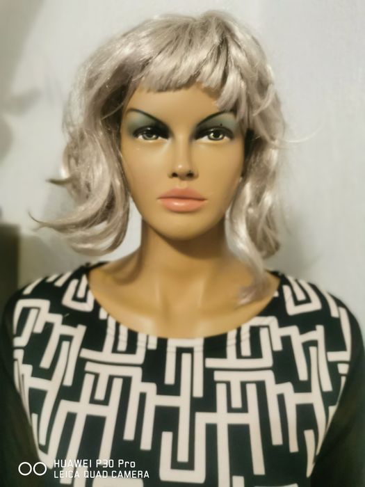 Рокля с дантела ръкав