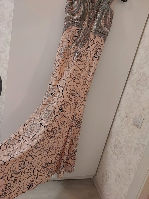 Шикарное новое платье