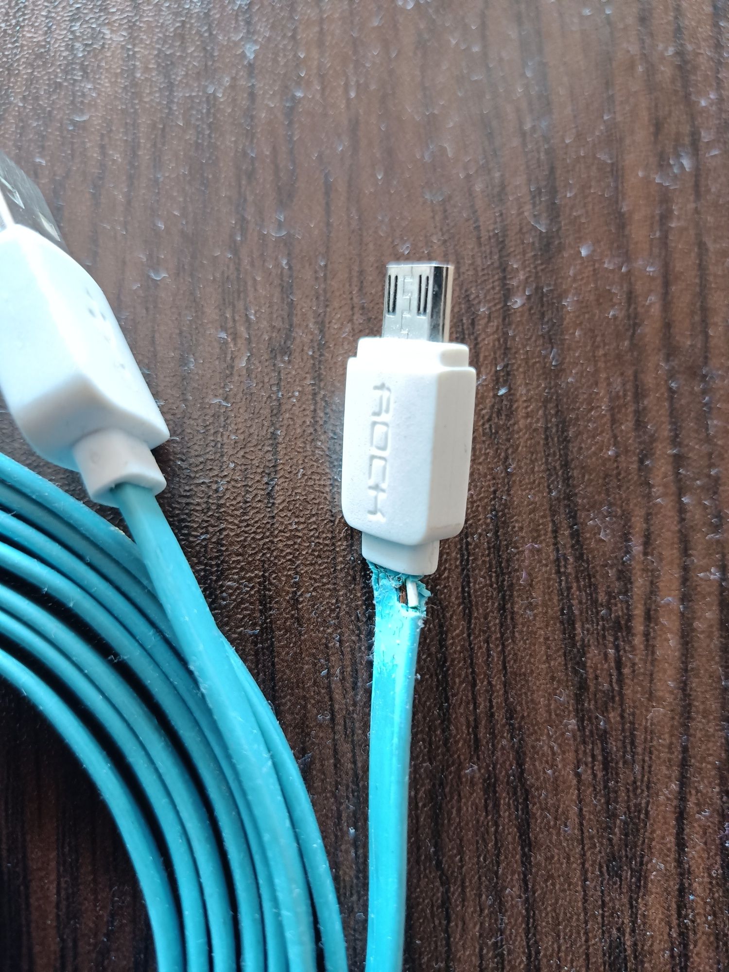 USB кабел 2 метра.