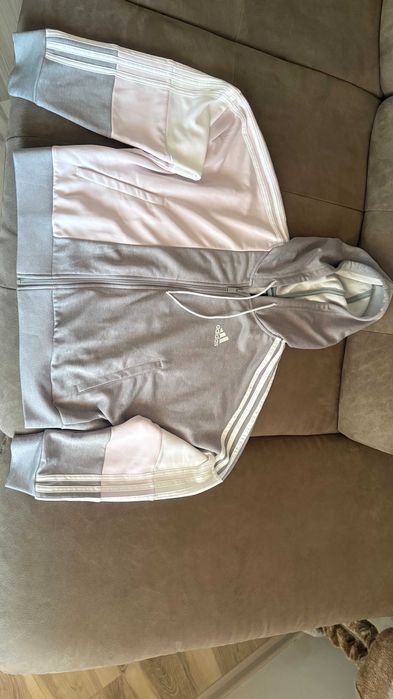 Дамски анцунг комплект Адидас, без забележки!