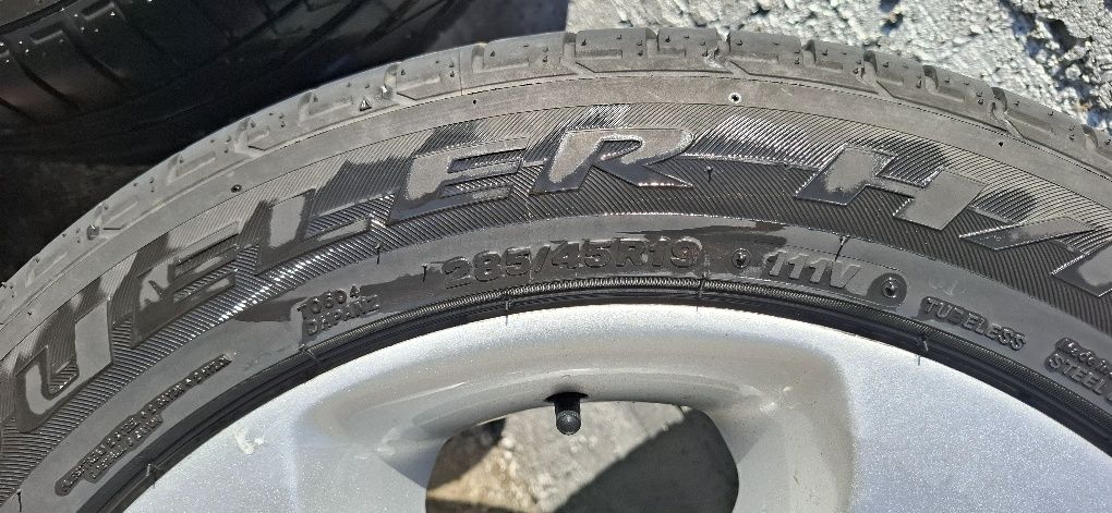 Jante cu cauciucuri originale  x5 doua lățimi r19