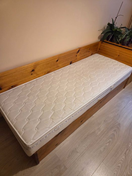 Единични легла с ракла