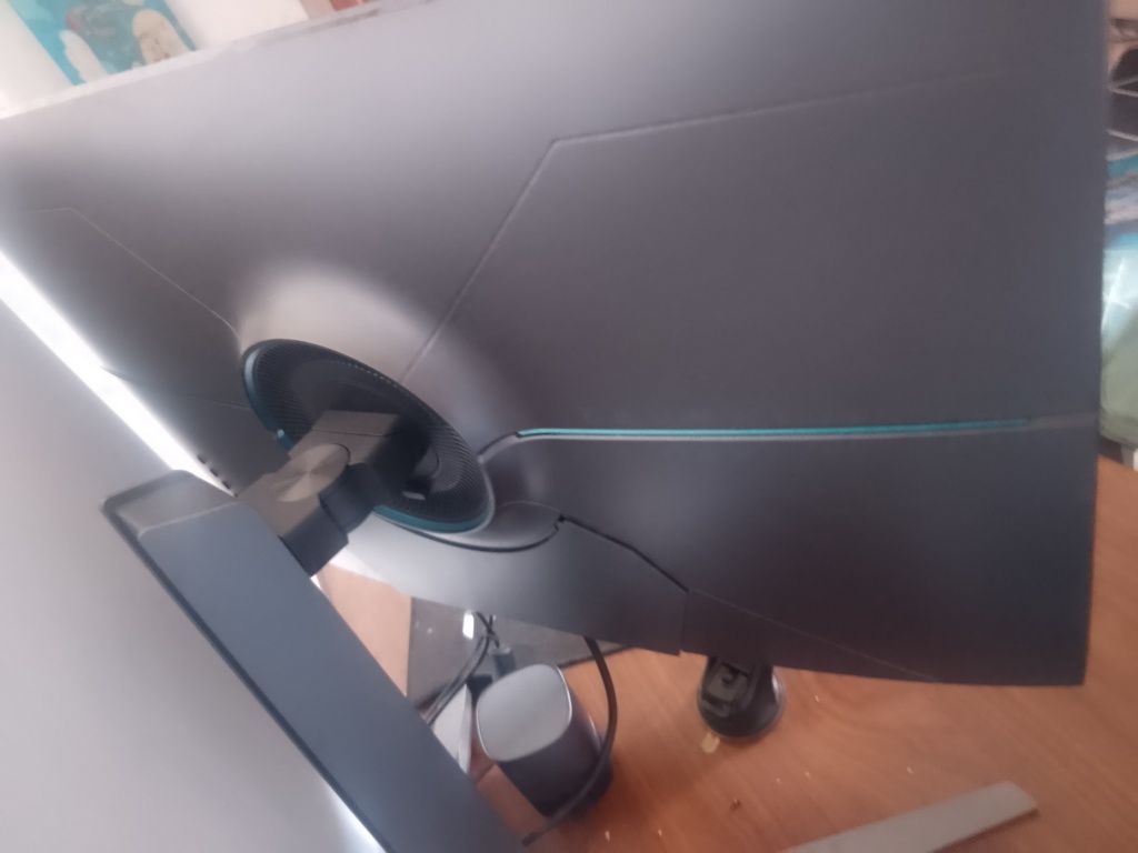 продам монитор thunderobot
