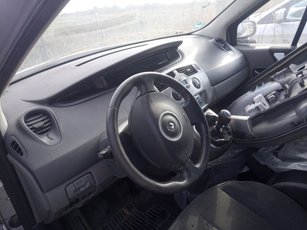 Dezmembrez Renault scenic