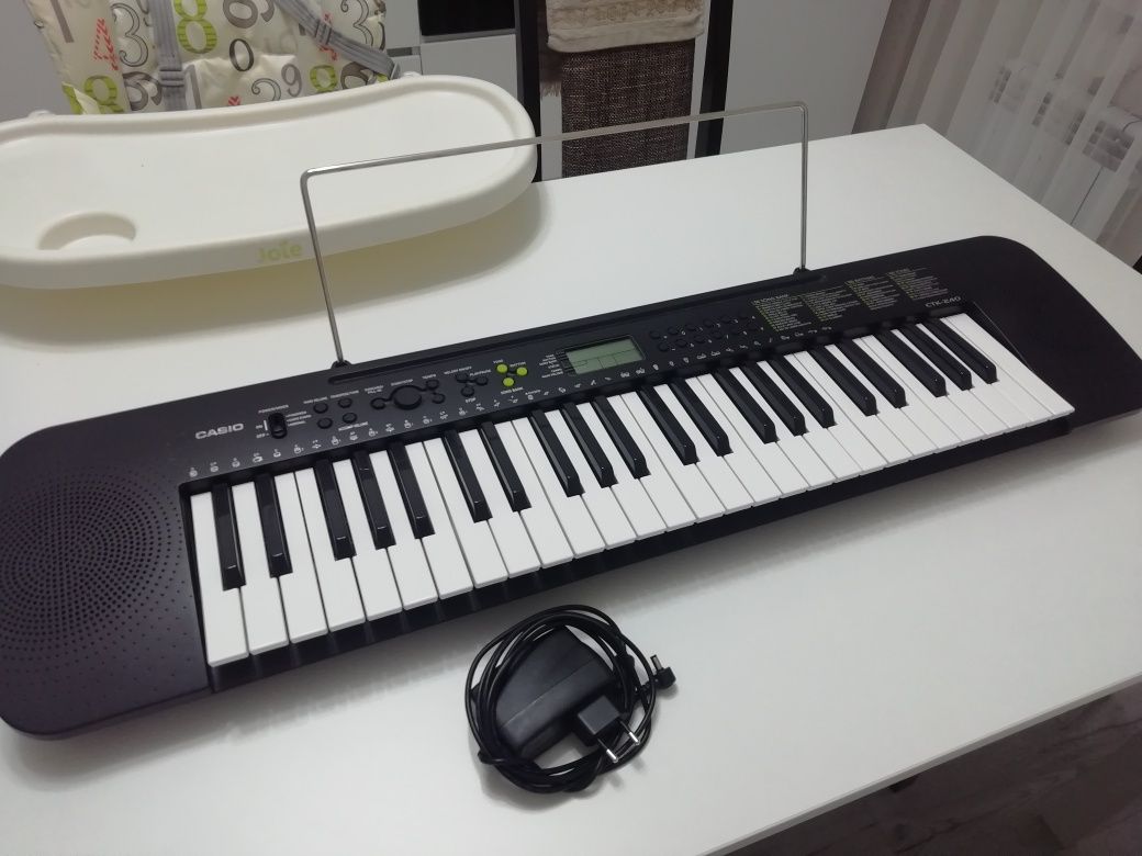 Синтезатор 'Casio CTK-240'