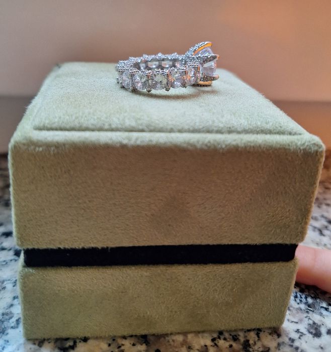 Deluxe Пръстен
140 лв. . Карнобат,