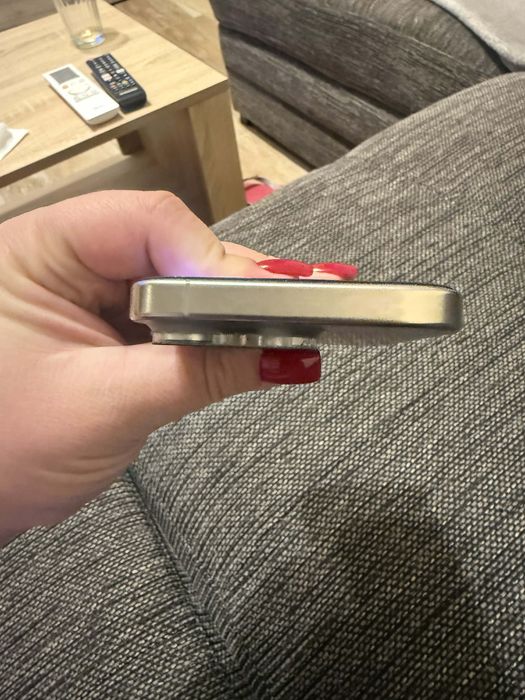 Iphone 16 pro 256 GB с оставаща 1 година гаранция