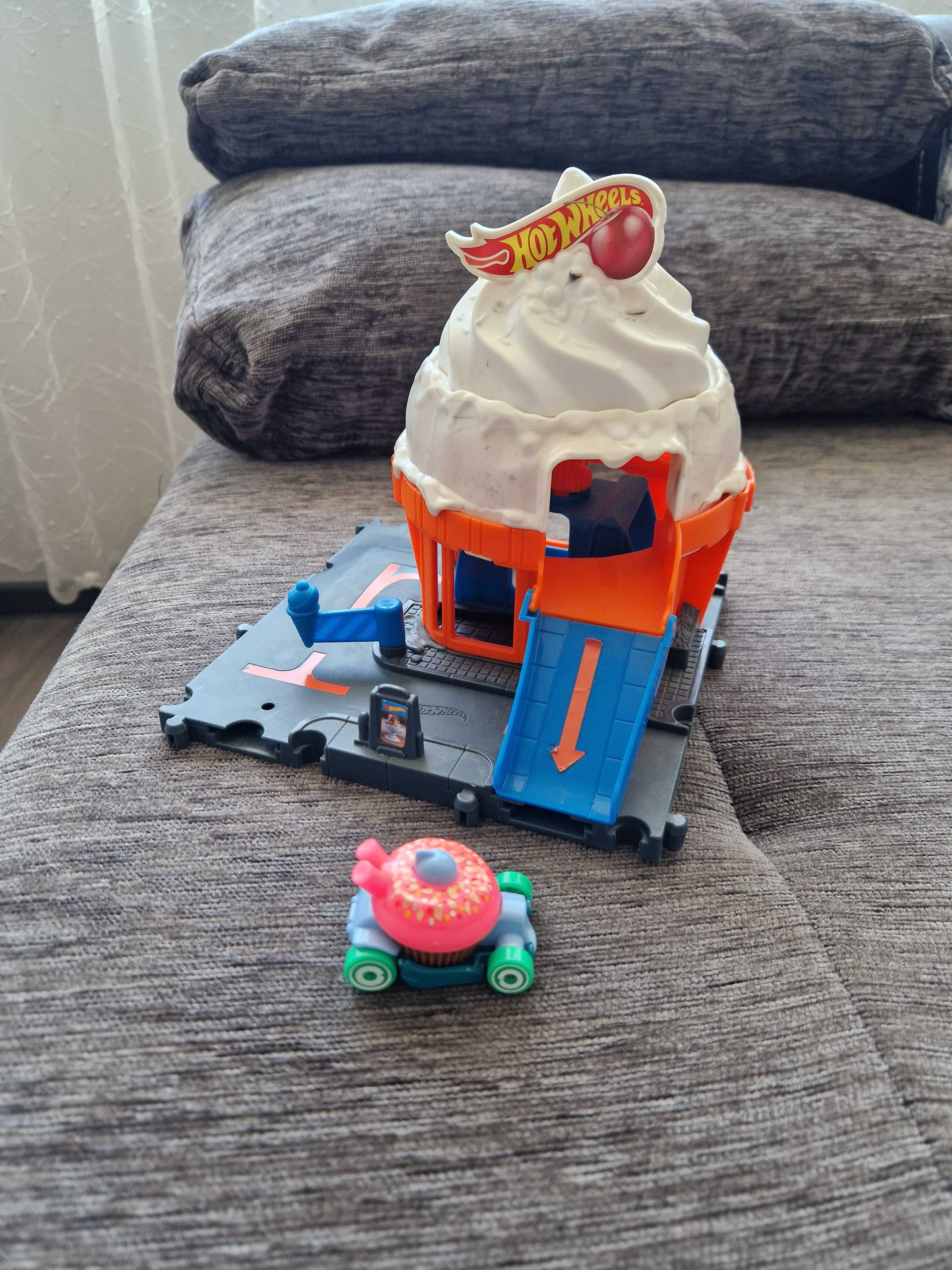Игрален комплект Hot Wheels - Магазин за сладолед