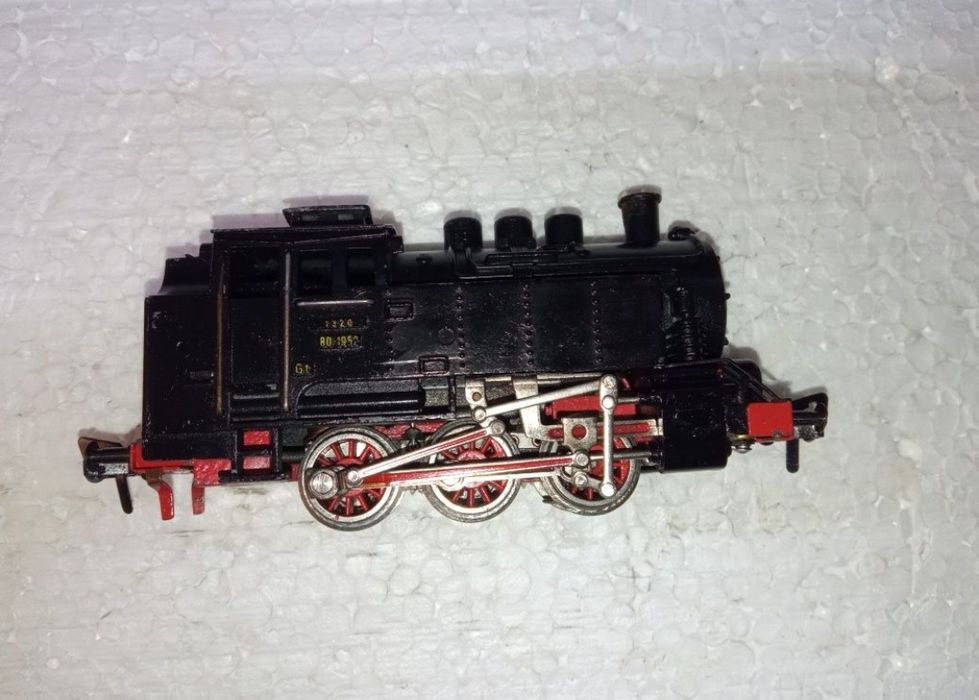 Locomotiva fleischmann BR80 scara H0, 1:87

Tracțiune integrală pe toa