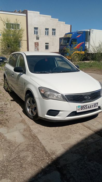 Киа Сид 2010 года