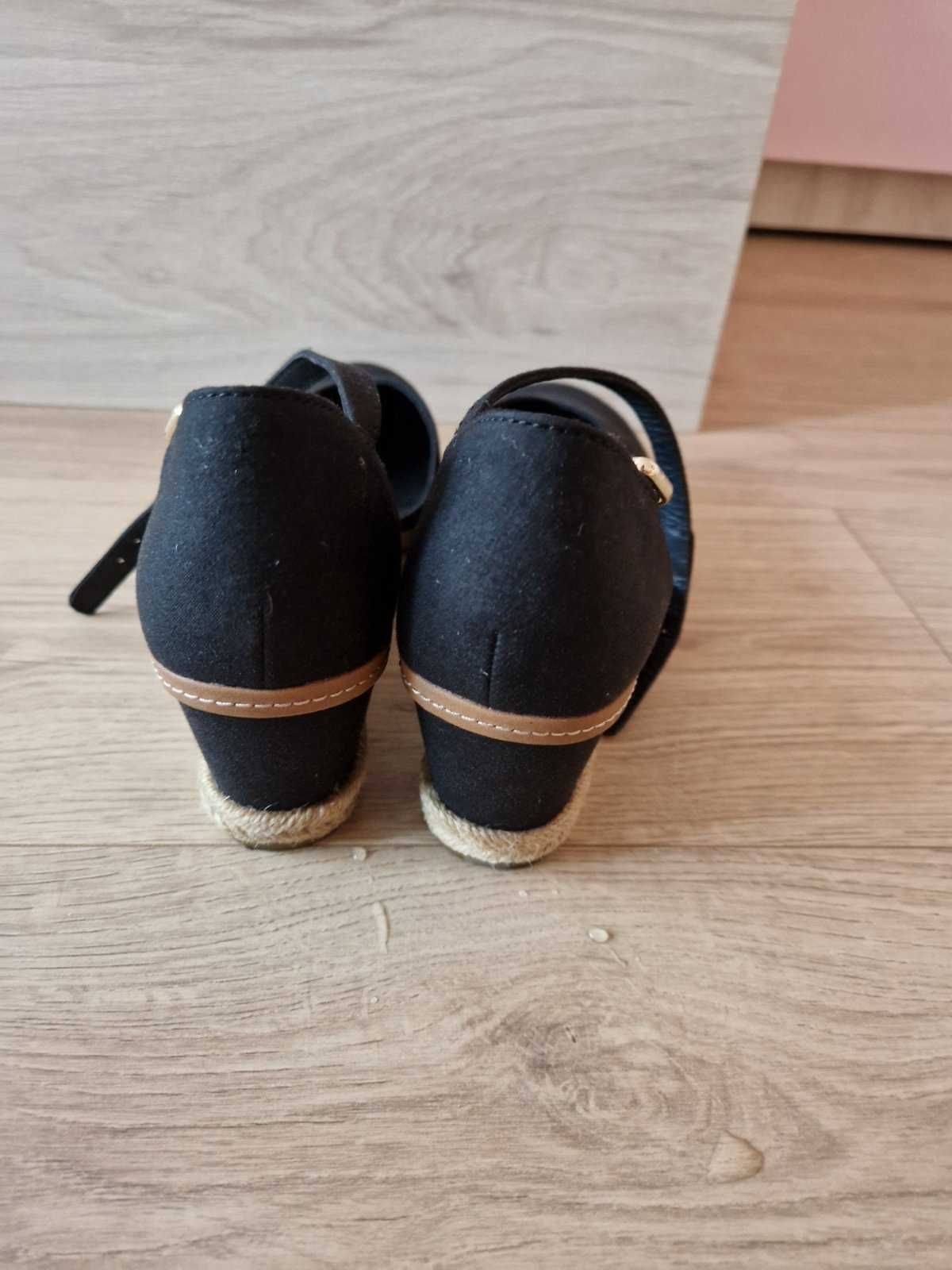 Обувки Tommy Hilfiger платформа, еспадрили Basic Closed Toe Mid Wedge