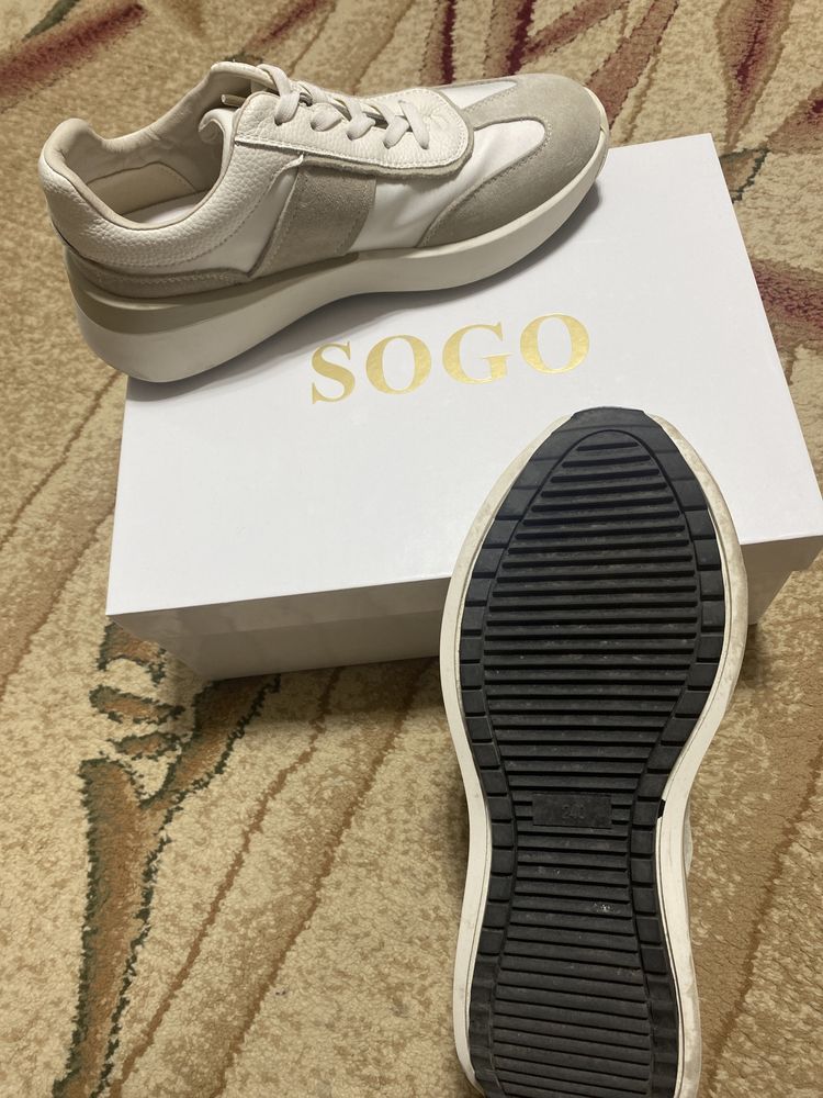 Женские кроссовки фирма SOGO