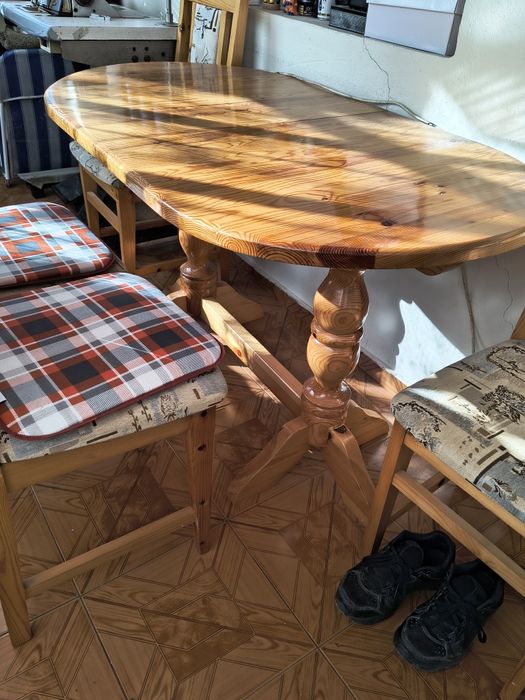 Трапезна маса с 4 стола