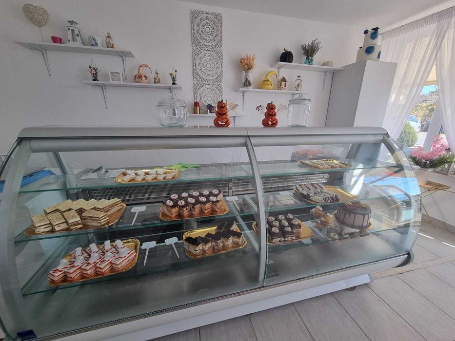 Vitrina pentru prajituri profesionala