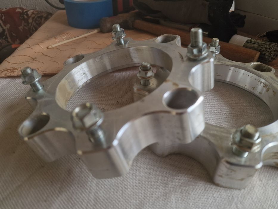 Vând distanțiere atv polaris