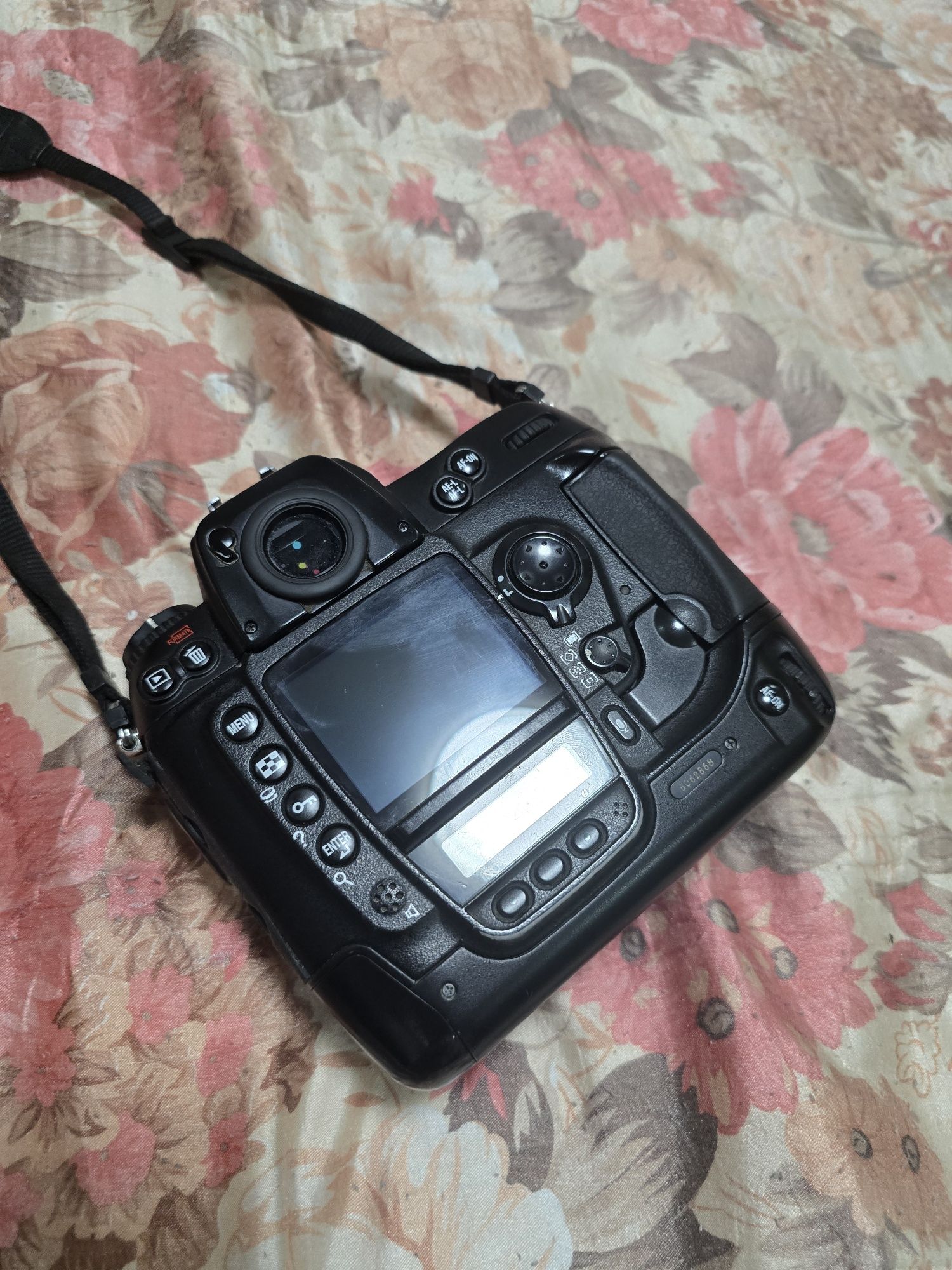Продаётся фотоаппарат Nikon D2X