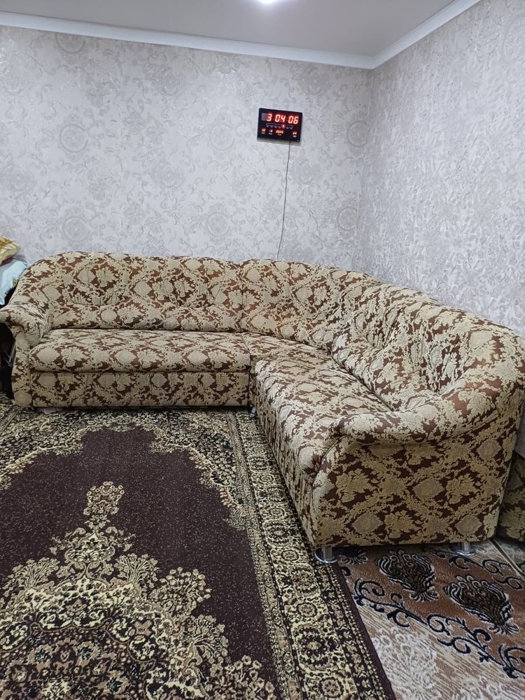 Продам диван угловой
